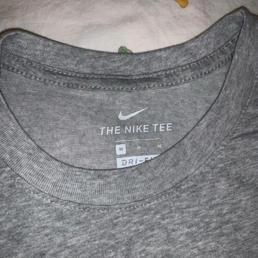 Nike top